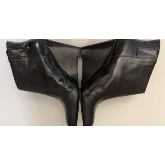 Liz Claiborne black smooth leather wedge ankle booties. Size 7.5-8(W). - Picture 6 of 10
